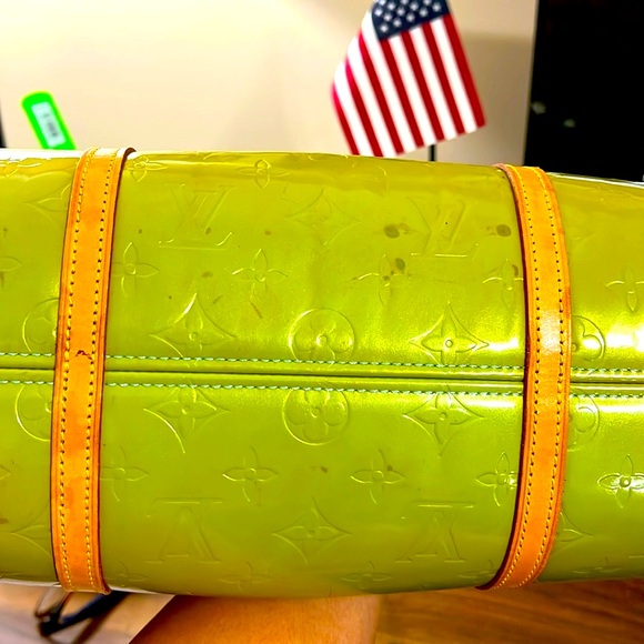 LV Green Vernis Papillon: SIZE (approx) Height- 6”, Width- 5.5”, Length- 12” - Picture 8 of 9